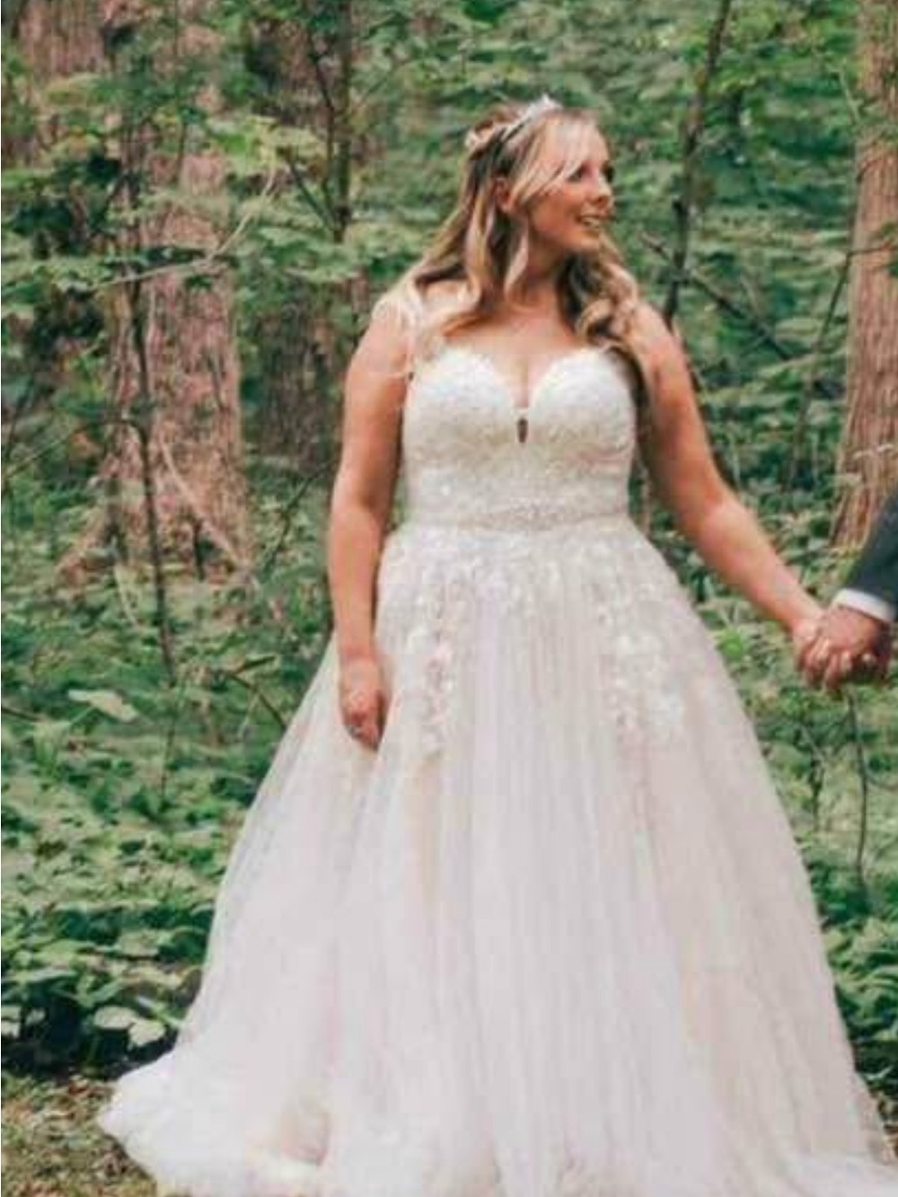 Romantic White Lace-Appliqué Tulle Wedding Dress - Picture 2 of 5